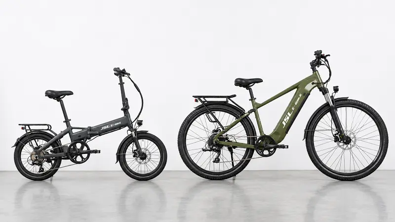 20-inch vs 26-inch e-bike wheel sizes A 20-inch e-bike next to a 26-inch e-bike to show the size difference.